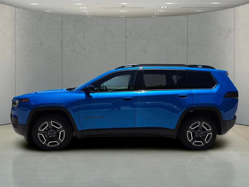New 2026 Hydro Blue Pearl-Coat Exterior Paint Jeep Limited image 9