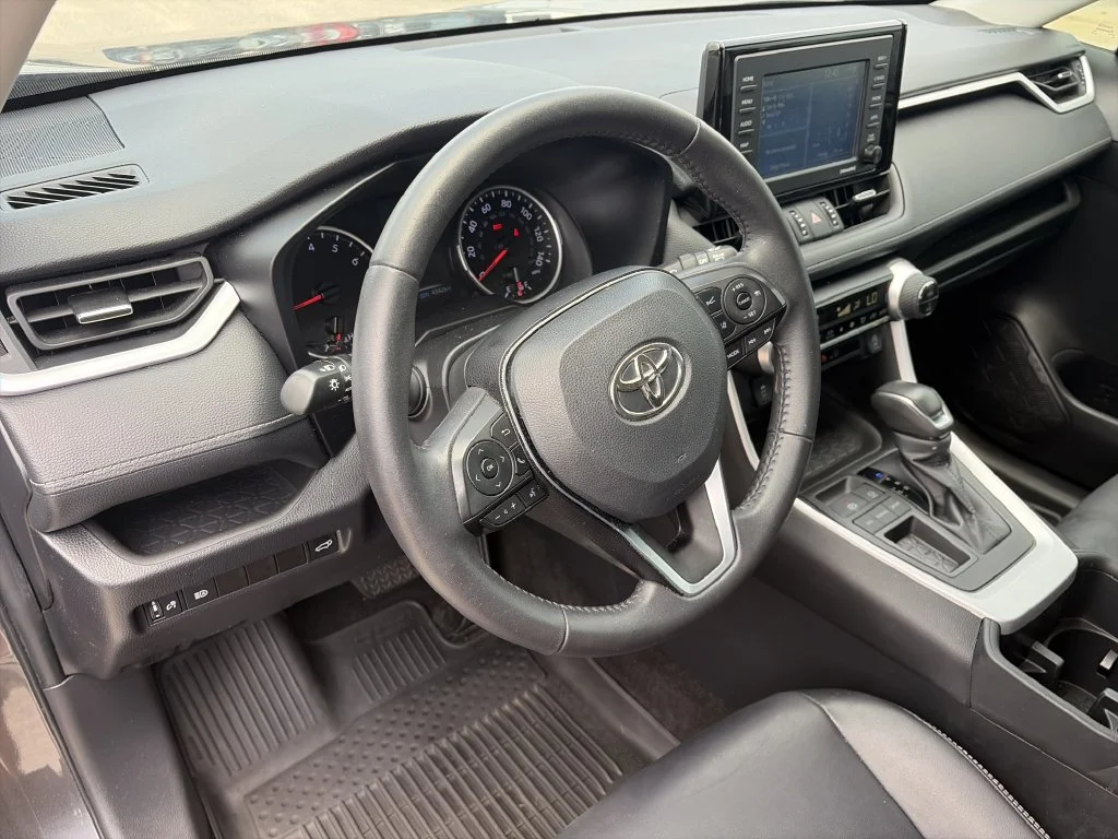 Used 2022 Gray Toyota XLE Premium image 10