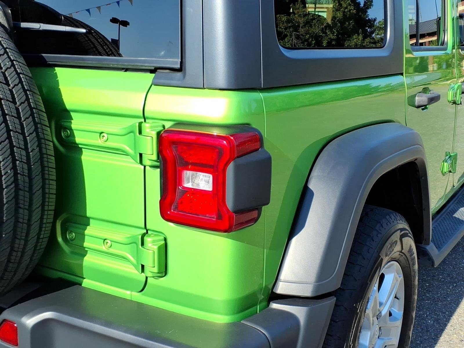 Used 2019 Mojito! Clearcoat Jeep Sport S image 17