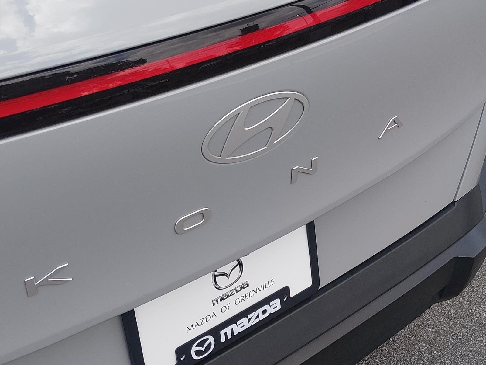 Used 2025 Cyber Gray Metallic Hyundai SEL image 21