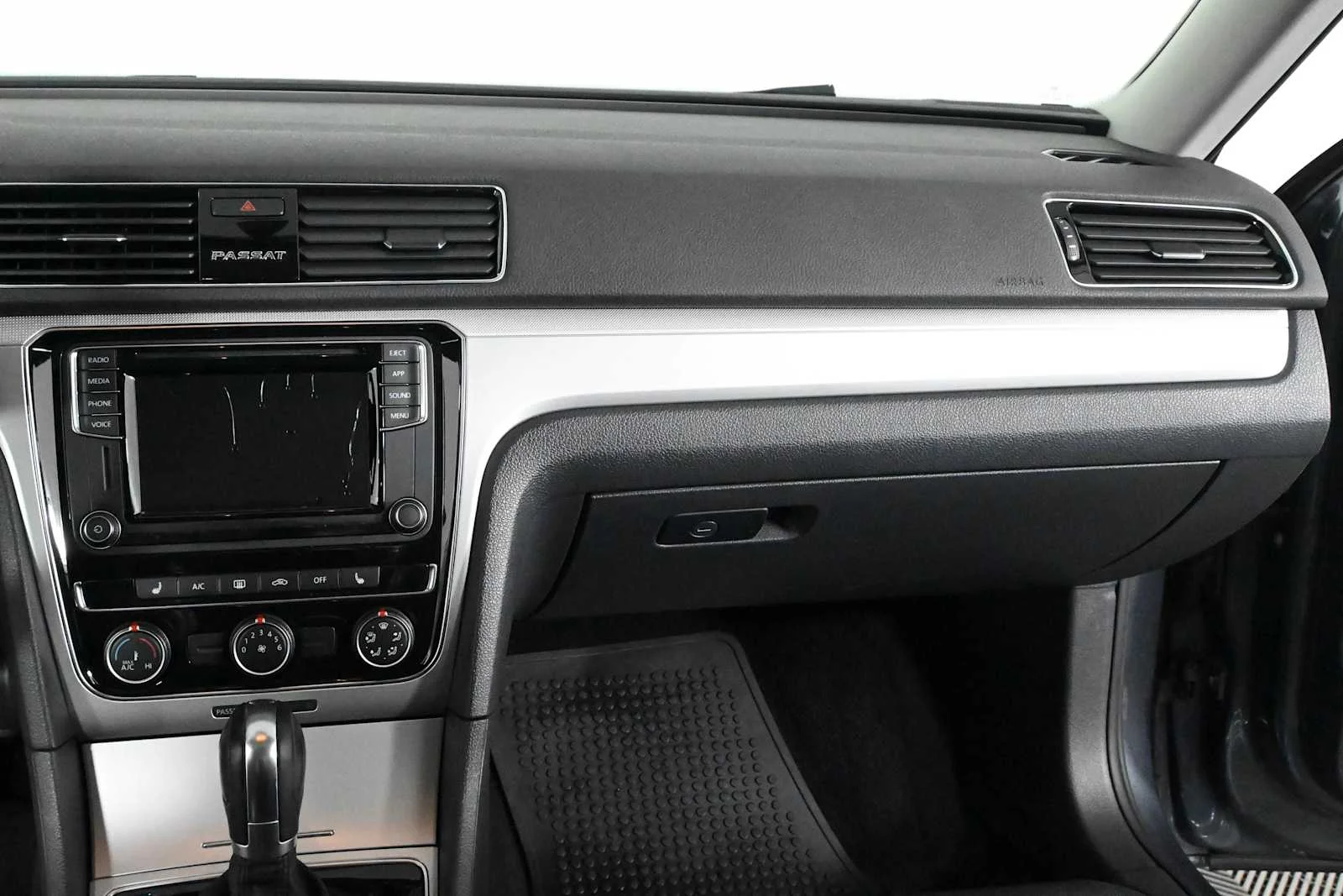 Used 2019 Platinum Gray Metallic Volkswagen 2.0T Wolfsburg Edition image 14