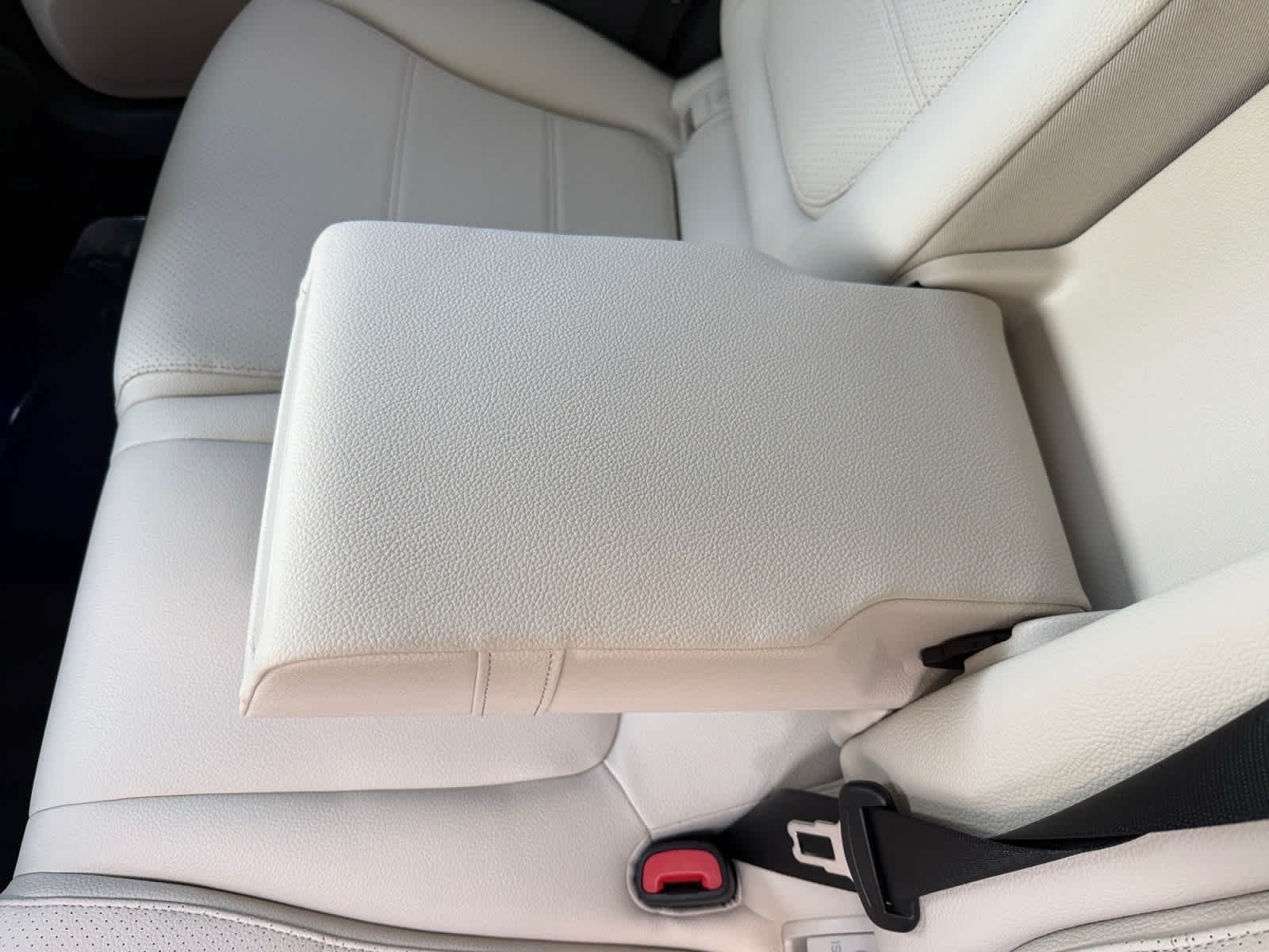 Used 2026 Polar White Mercedes-Benz GLC 300 image 17