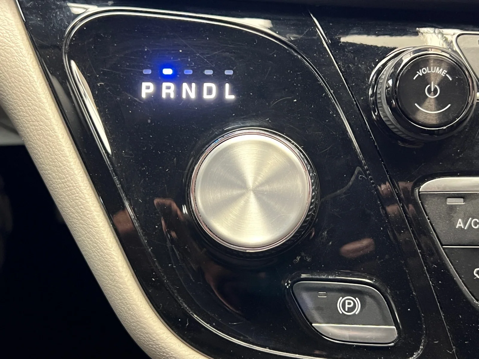 Used 2024 Brilliant Black Crystal Pearl Coat (pxr) Chrysler Touring L image 20