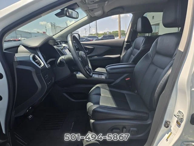 Used 2021 White Nissan SL image 9