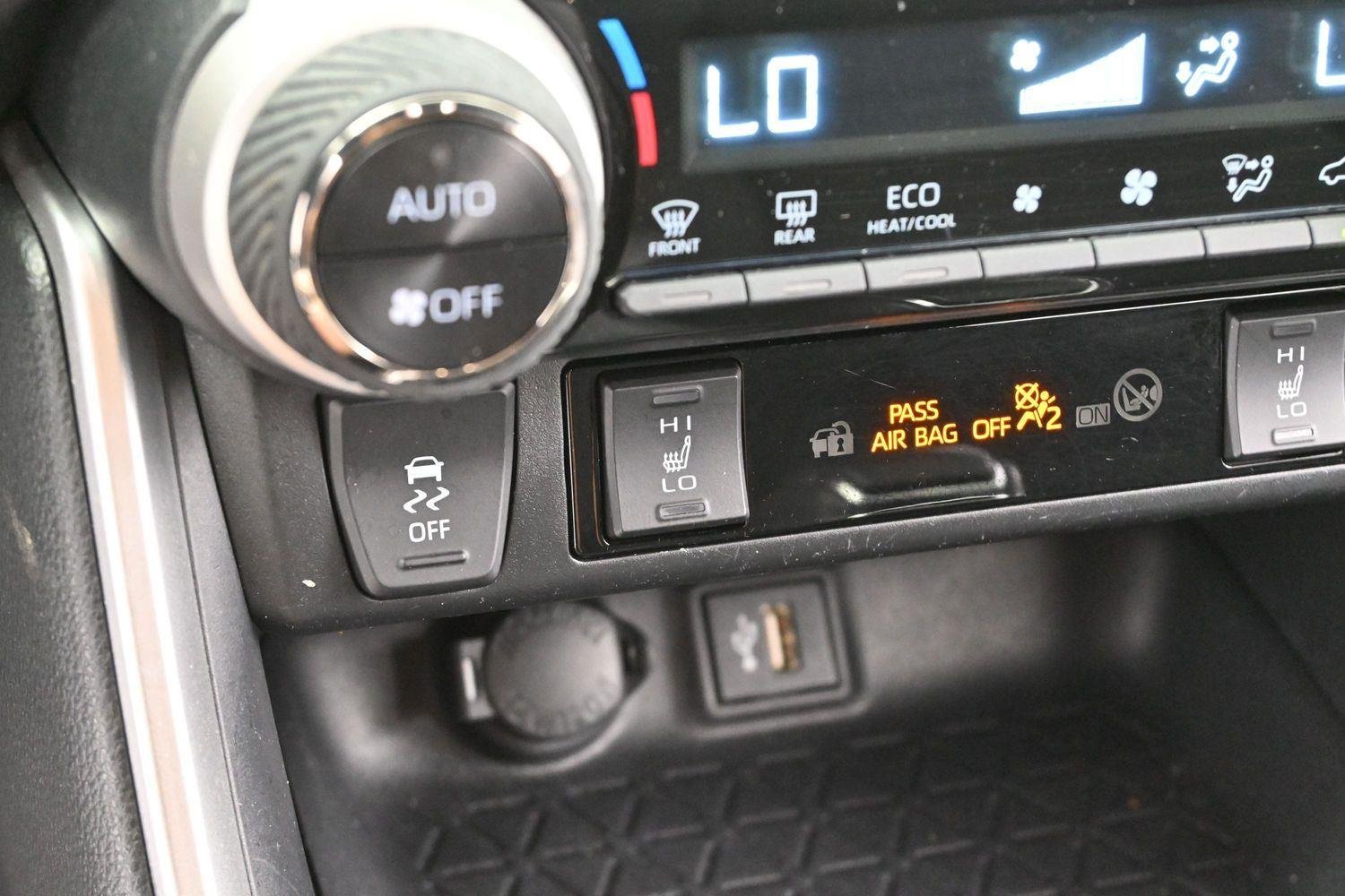 Used 2024 Ice Cap Toyota SE image 24