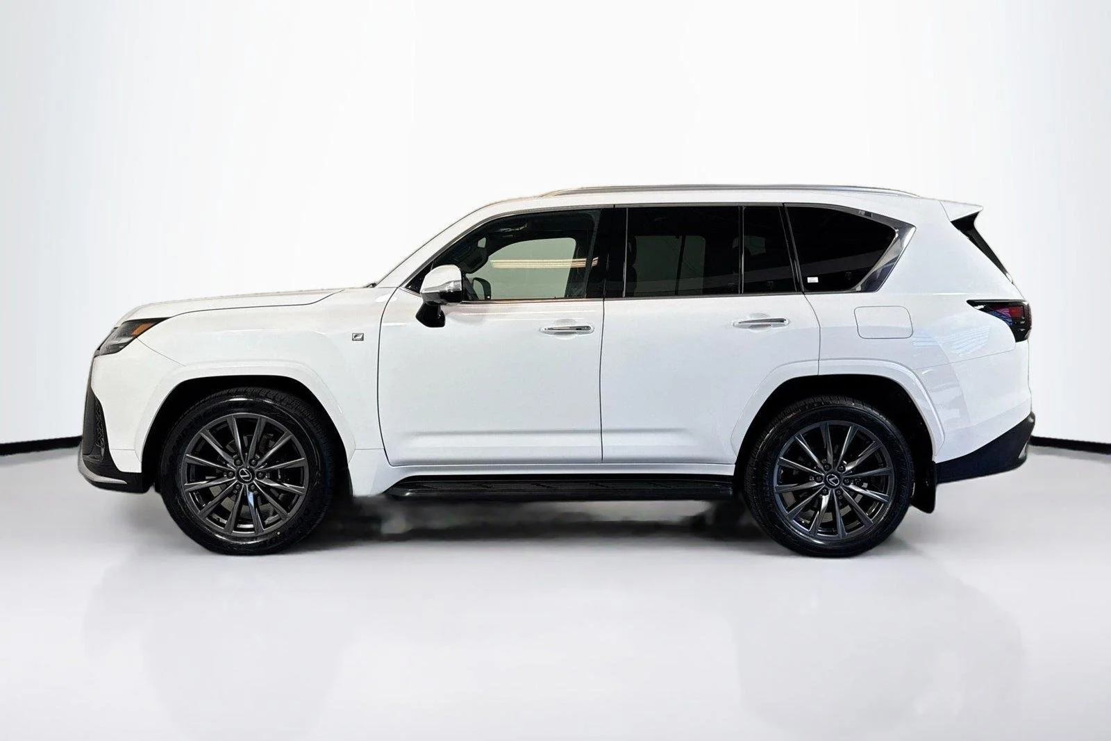 Used 2024 White Lexus LX 600 F SPORT image 8