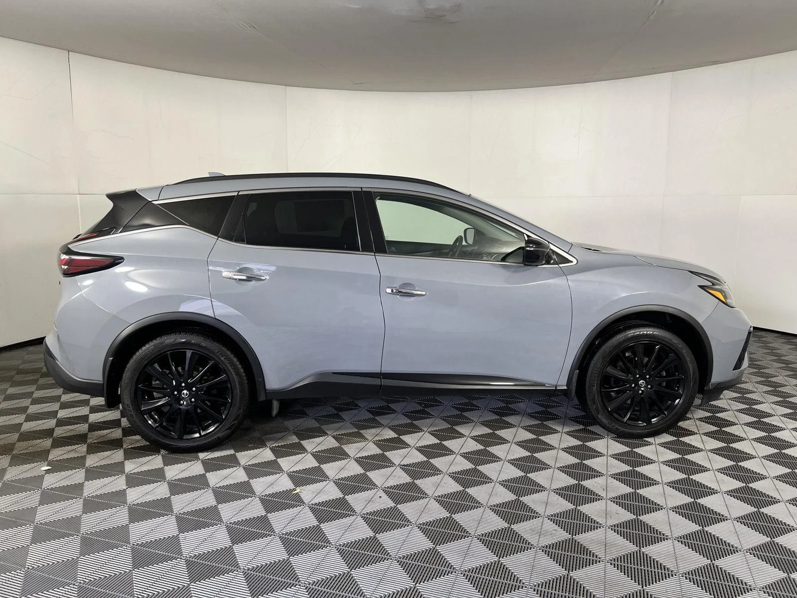 Used 2022 Boulder Gray Pearl Nissan SV image 29