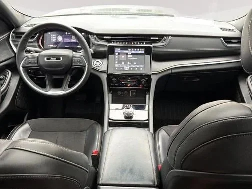 Used 2023 Diamond Black Jeep Altitude X image 9