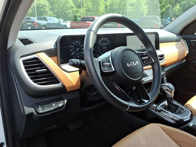 Used 2024 Snow White Pearl Kia EX image 14