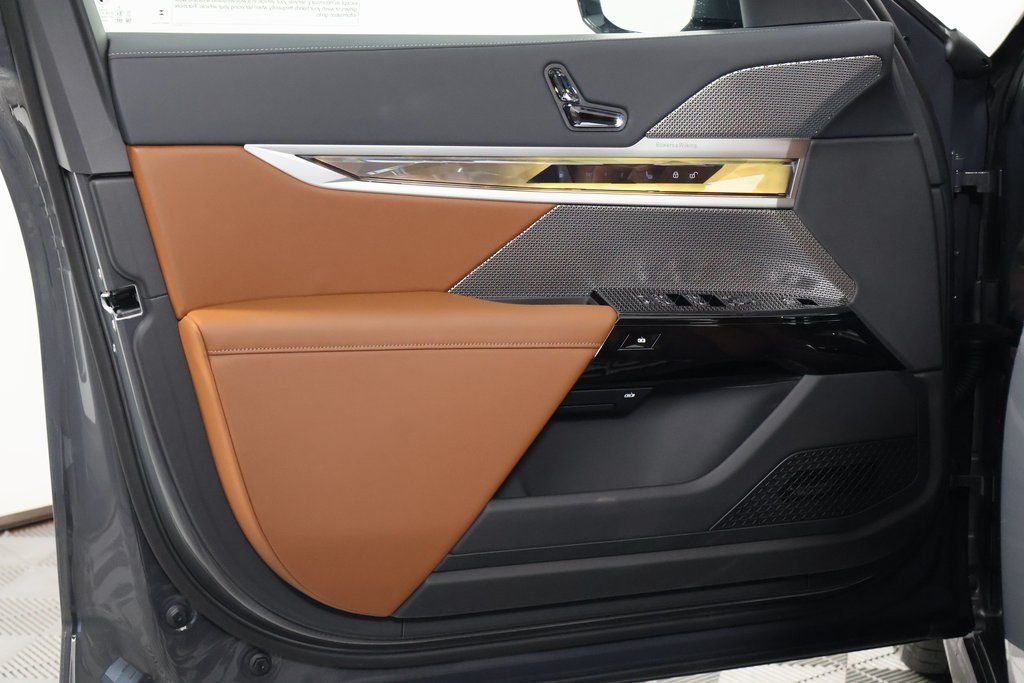 2026 BMW 7 Series 750e - Photo 7