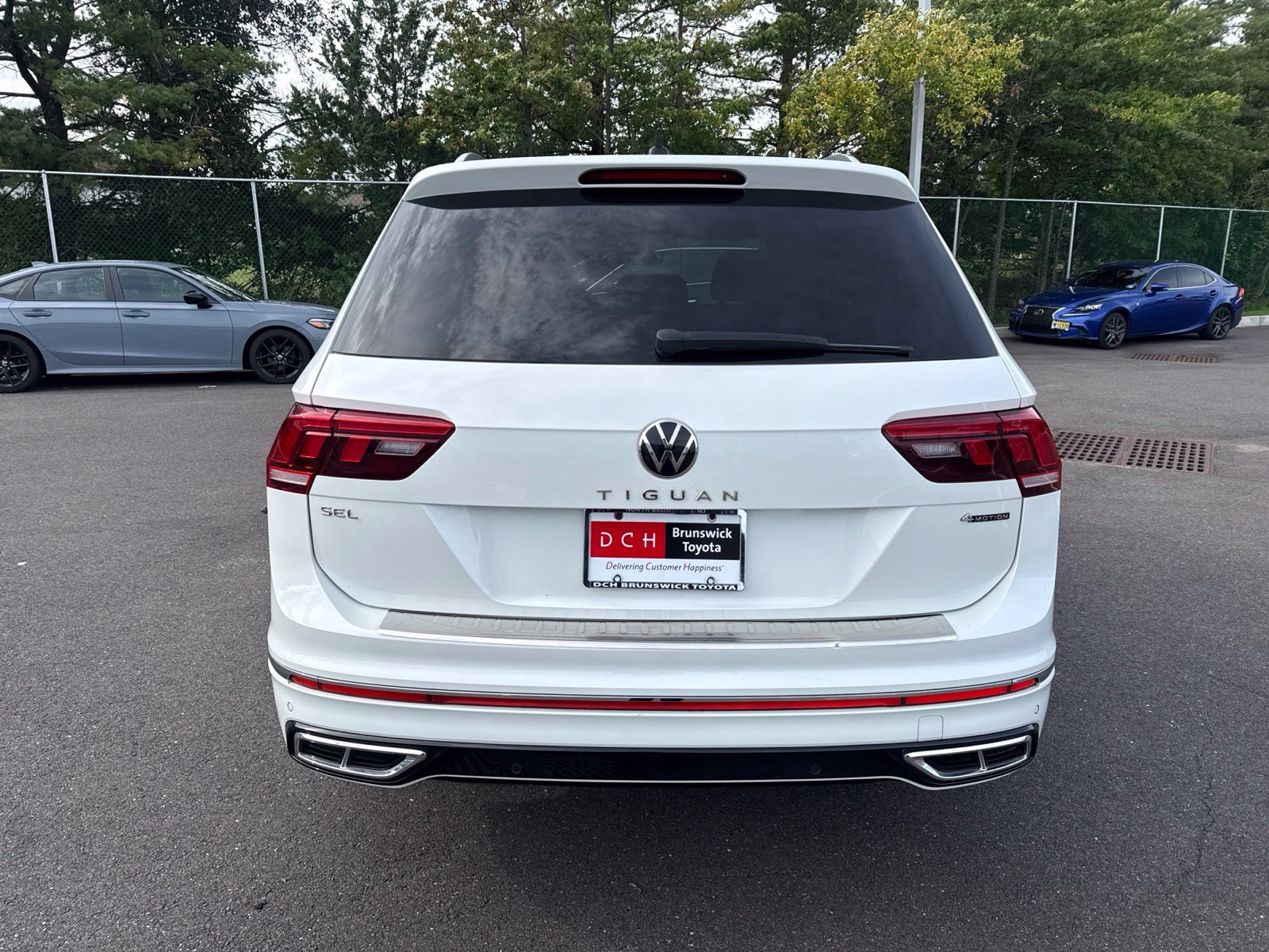 Used 2022 White Volkswagen 2.0T SEL R-Line image 6