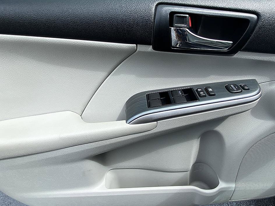 Used 2014 Magnetic Gray Metallic Toyota XLE image 9