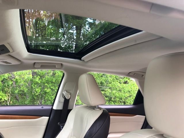 Used 2019 White Lexus 350 image 29