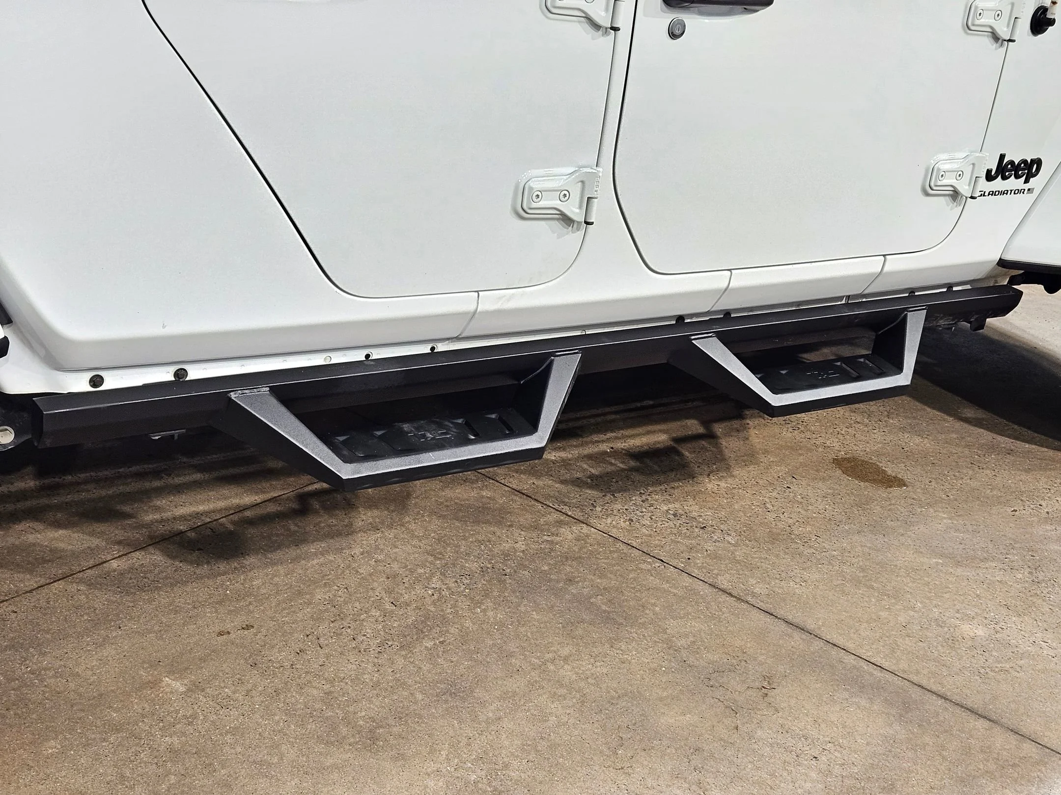 Used 2023 Bright White Clearcoat Jeep Sport S image 36
