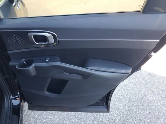2025 Kia Sorento S - Photo 31