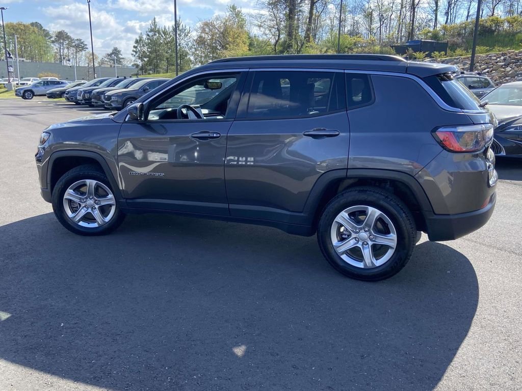 Used 2024 Gray Jeep Latitude image 6
