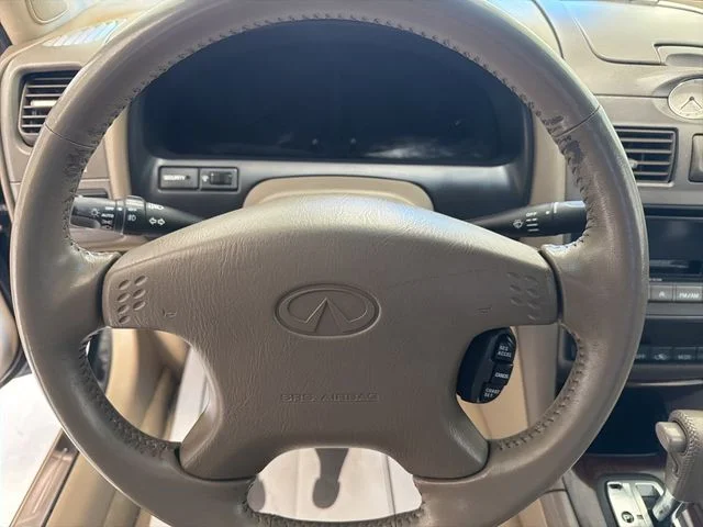 Used 2000 Black Obsidian INFINITI  image 11