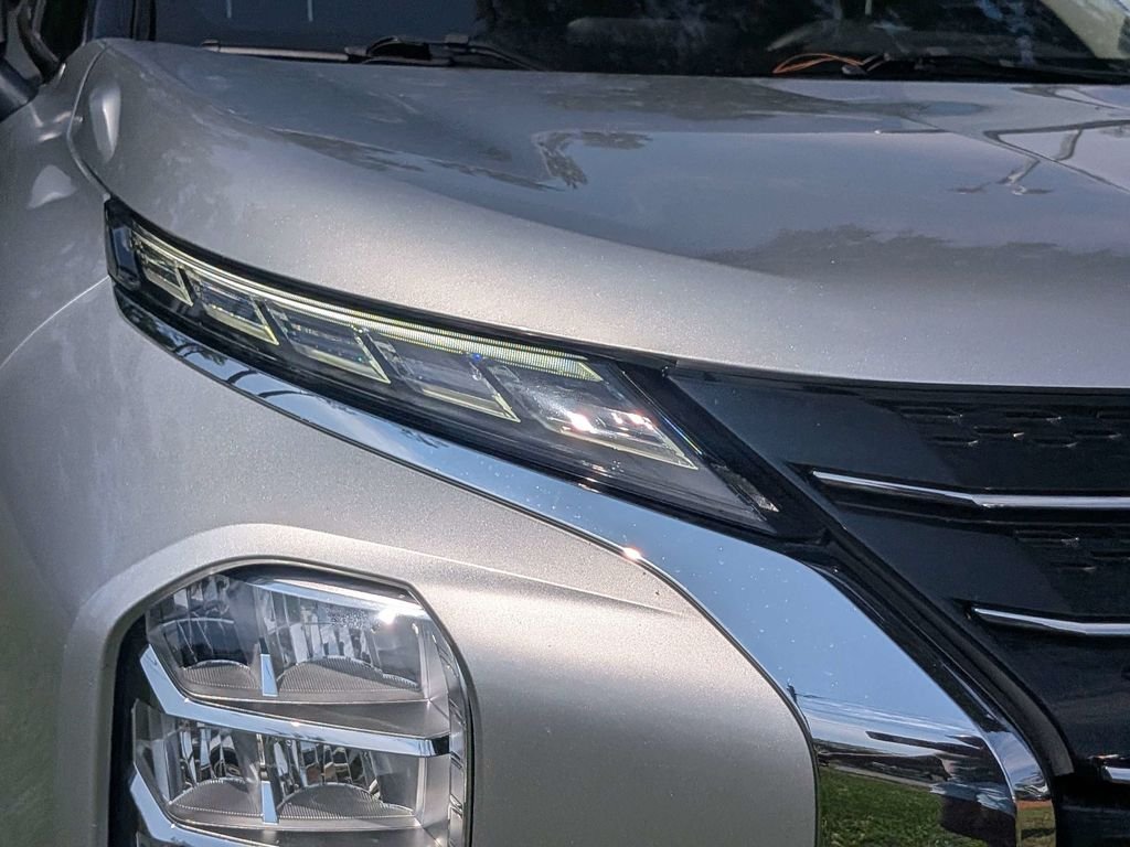 Used 2024  Mitsubishi ES image 9