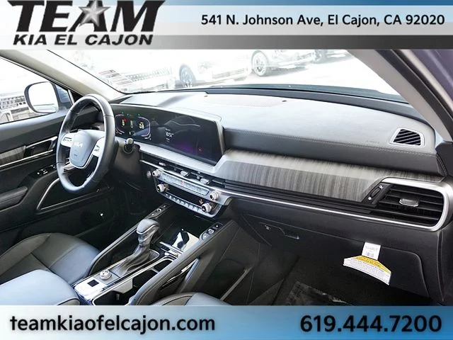 Used 2025 Silver Kia EX FWD image 10