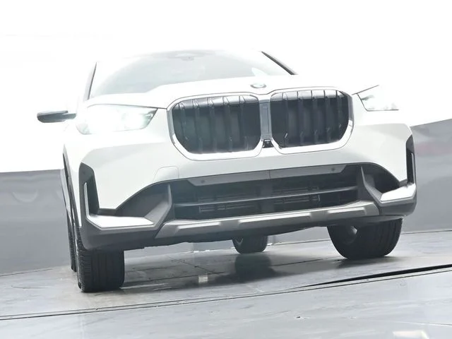 Used 2023 White BMW xDrive28i image 46