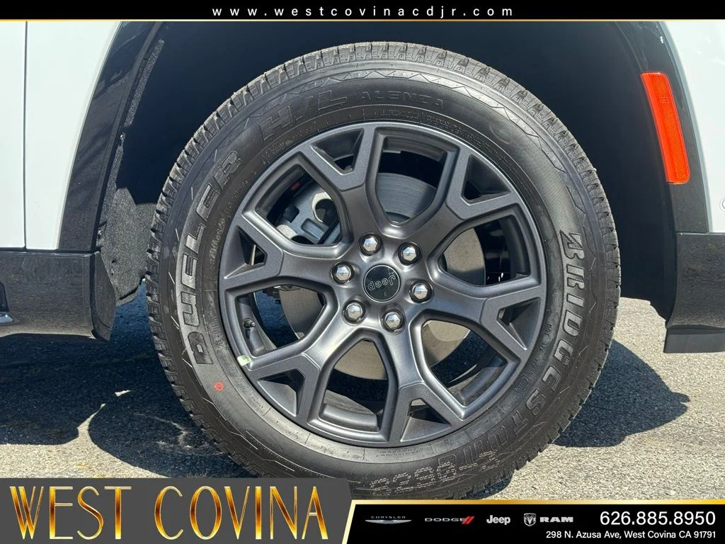 New 2026 Bright White Clear-Coat Exterior Paint Jeep Limited Altitude image 18