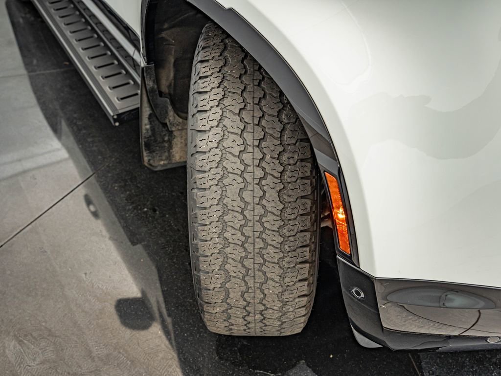 Used 2023 Fuji White Land Rover X-Dynamic SE image 43
