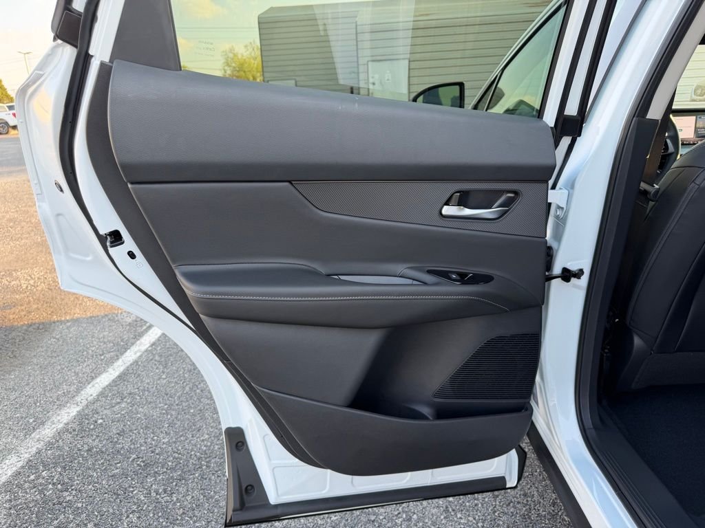 New 2026 Everest White Pearl TriCoat Nissan SL image 16