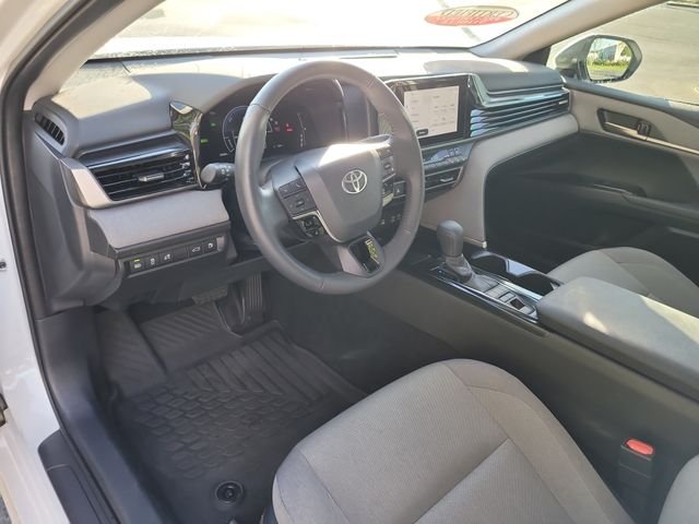 Used 2025 White Toyota LE image 16