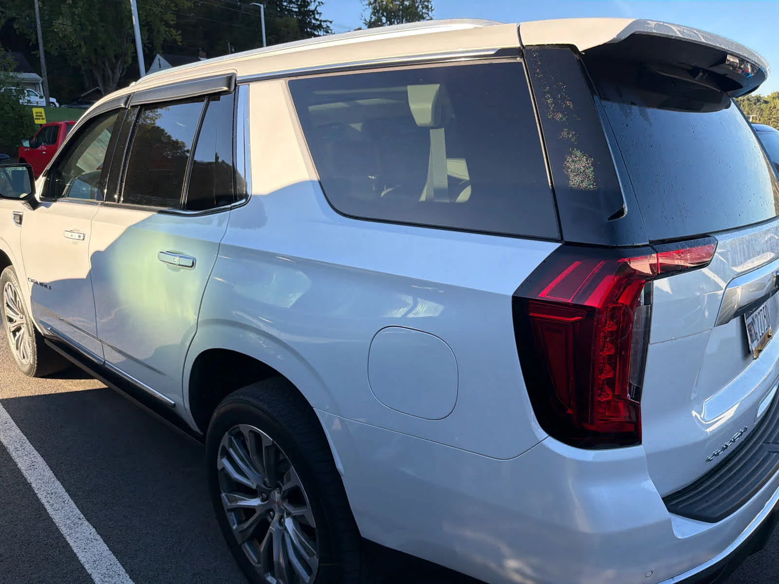 Used 2021 White Frost Tricoat GMC Denali image 8