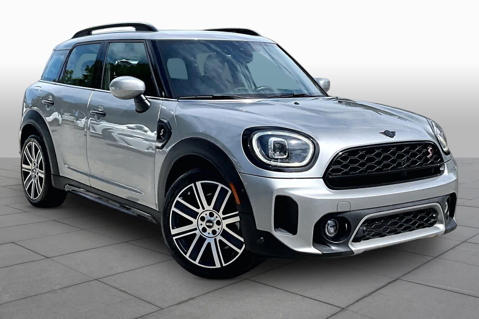 Used 2024 Melting Silver III Metallic MINI Cooper S image 3