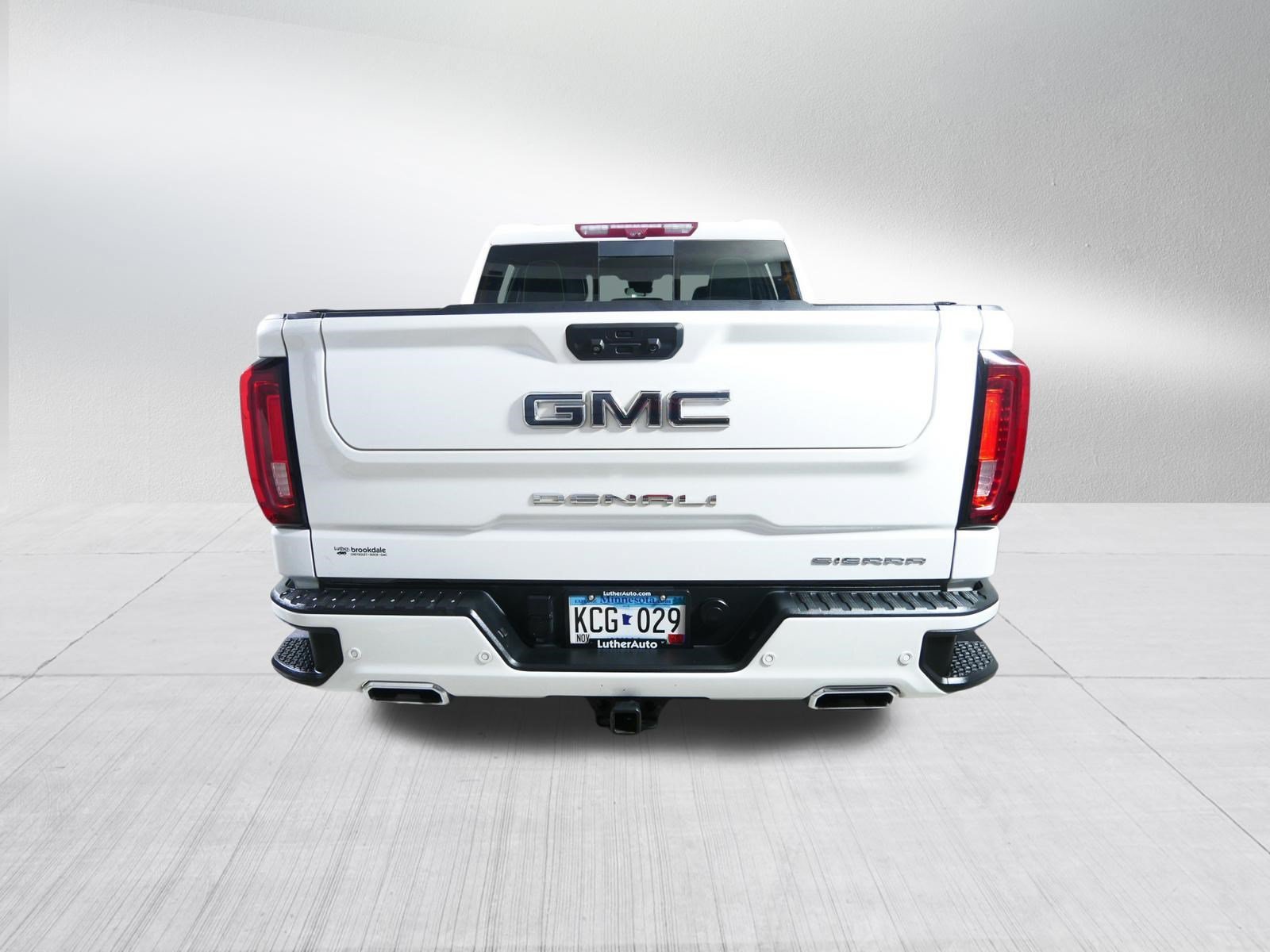 Used 2023 White Frost Tricoat GMC Denali Ultimate image 6