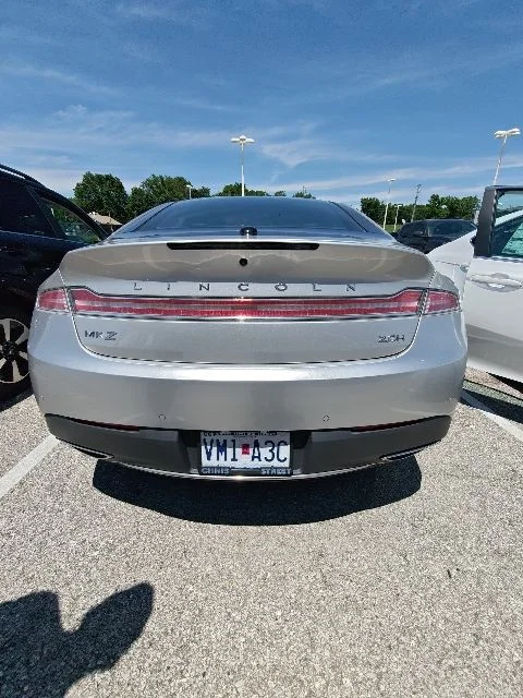 Used 2017 Silver Lincoln Reserve image 9