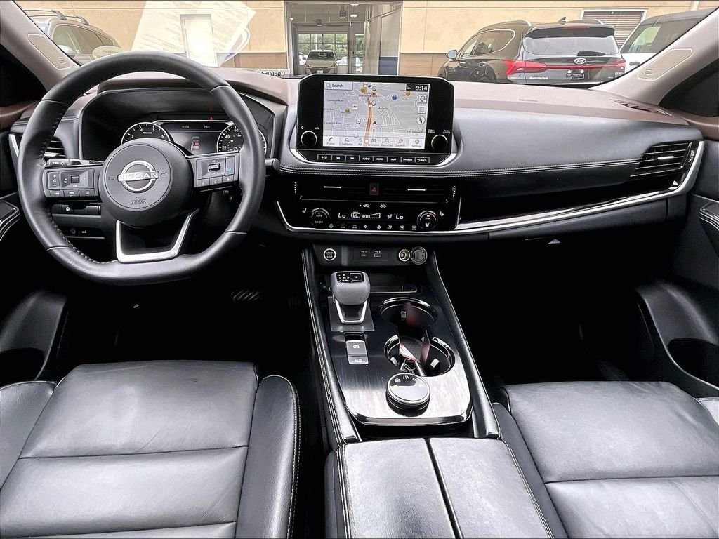 Used 2023 Pearl White Tricoat/Super Black Nissan SL image 21