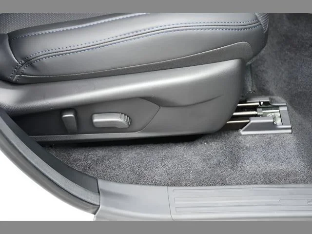 New 2026 CRYSTAL WHITE PEARL Subaru Limited image 32