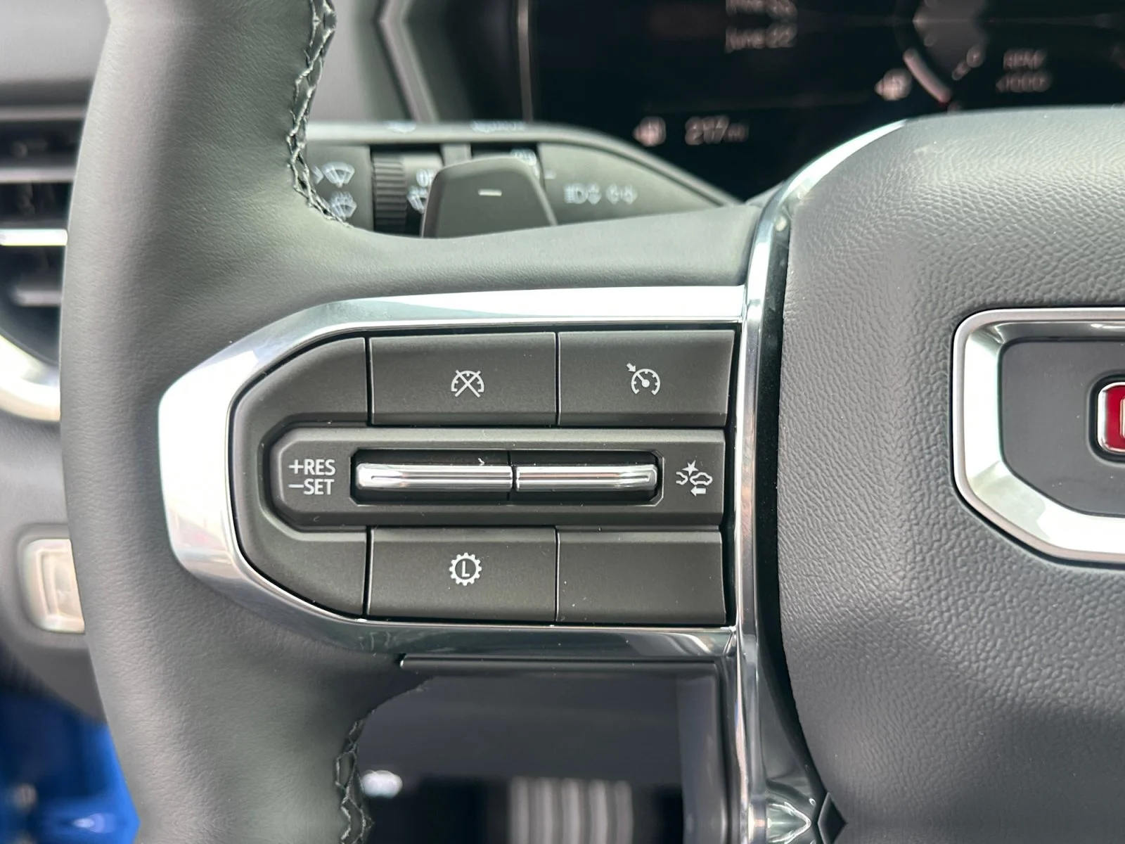 New 2026 Rapids Metallic GMC FWD Elevation image 29