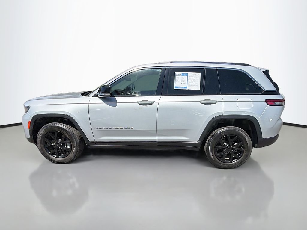 Used 2023 Silver Zynith Jeep Limited image 4
