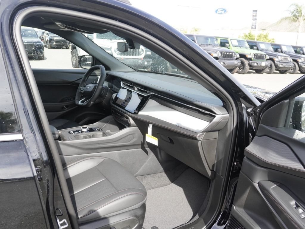 New 2026 Diamond Black Crystal Pearl-Coat Exterior Paint Jeep Limited image 20