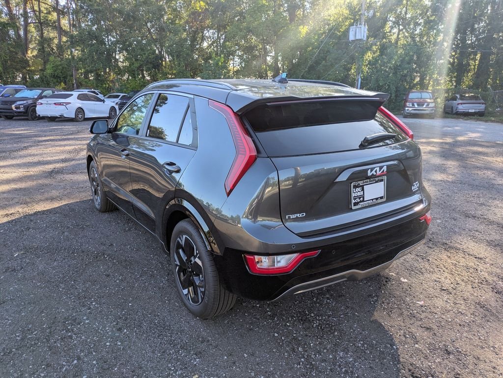 New 2025 Interstellar Gray Kia Wind image 5