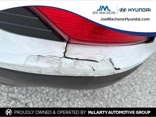 Used 2017 White Hyundai 2.4 Base image 9