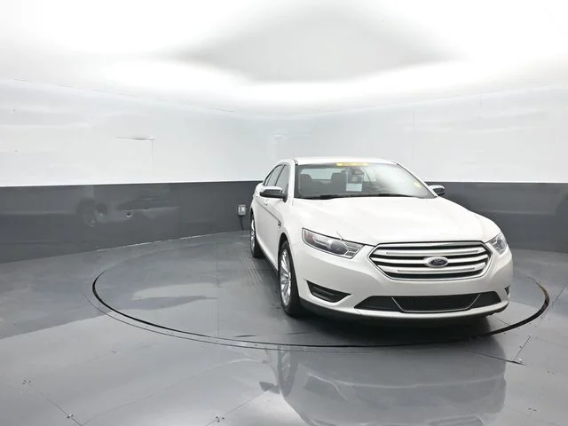 Used 2018 White Platinum Clearcoat Metallic Ford Limited image 3