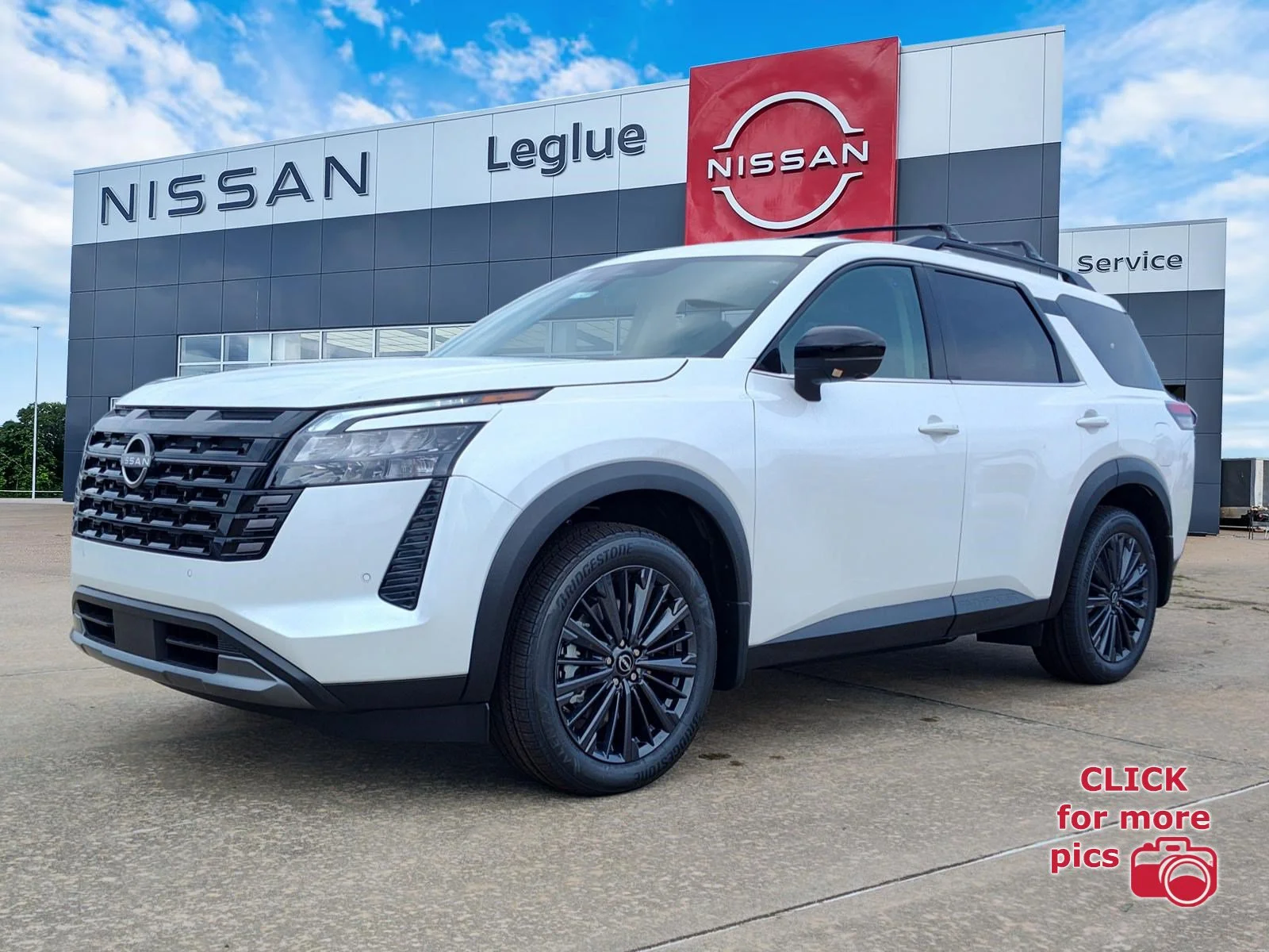 2026 Nissan Pathfinder SL