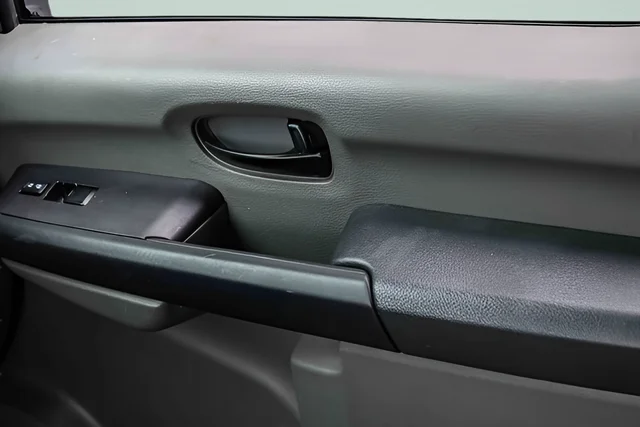 Used 2019 White Nissan S image 14