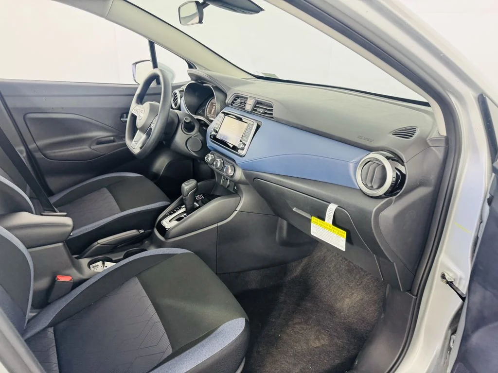 Used 2025 Silver Nissan 1.6 SV image 23