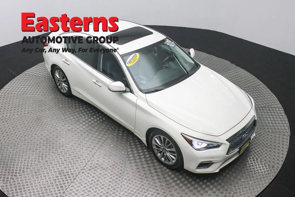 Used 2022 White INFINITI LUXE image 3
