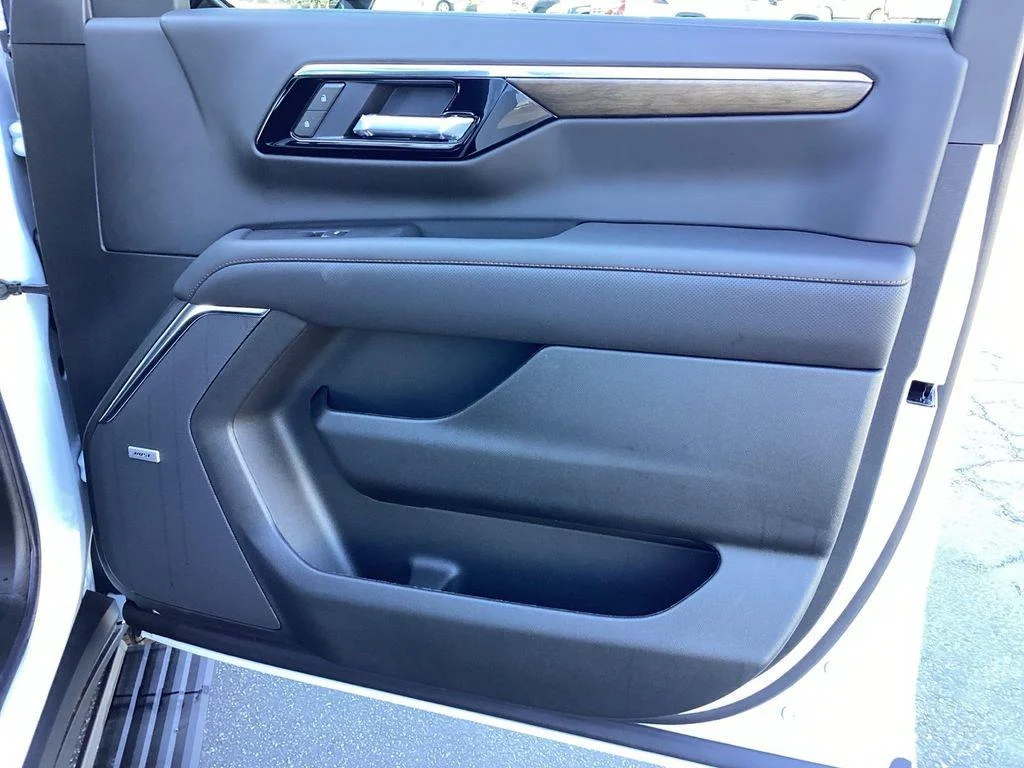 New 2026 Polar White Tricoat Chevrolet High Country image 25