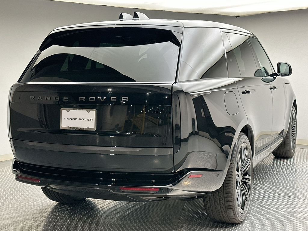 New 2026 Santorini Black LAND ROVER SE 7 Seats image 3
