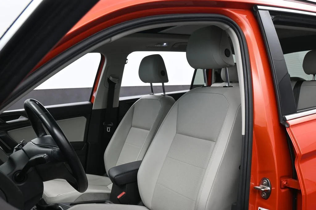 Used 2019 Orange Metallic Volkswagen 2.0T SE image 10