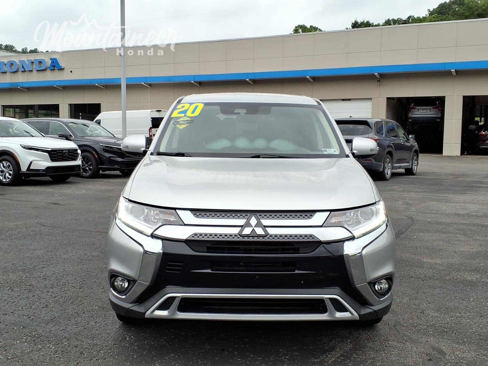 Used 2020 Alloy Silver Metallic Mitsubishi SE image 2