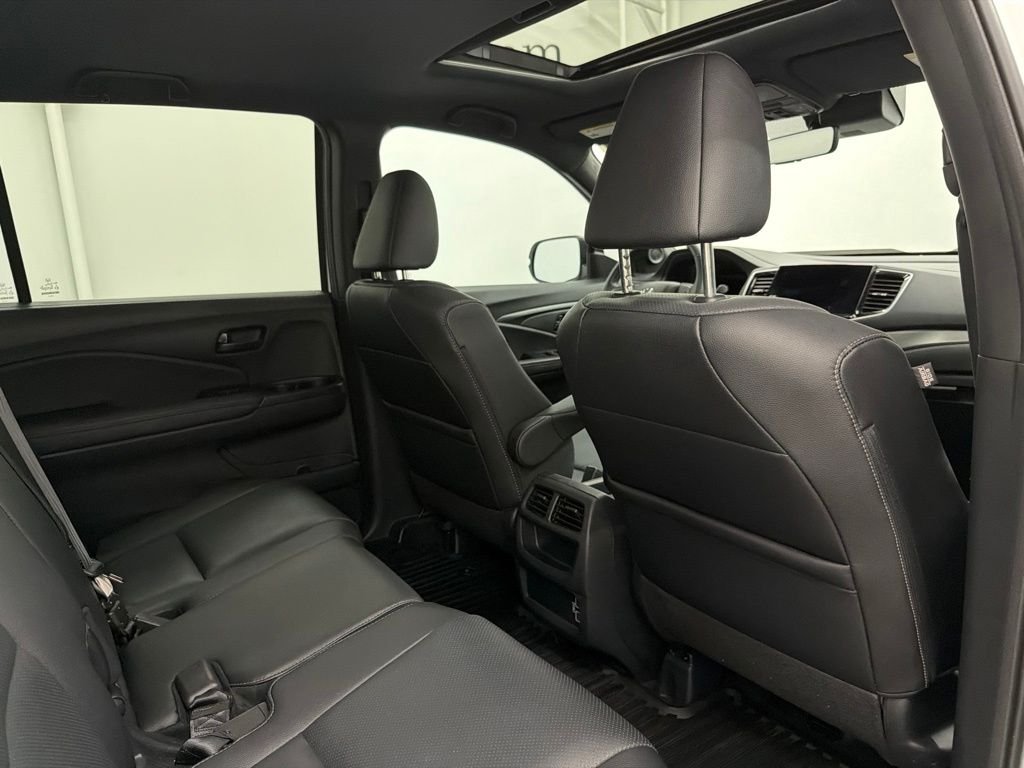 Used 2023 White Honda EX-L image 30