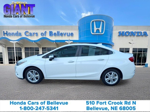 Used 2018 Summit White Chevrolet LT image 8